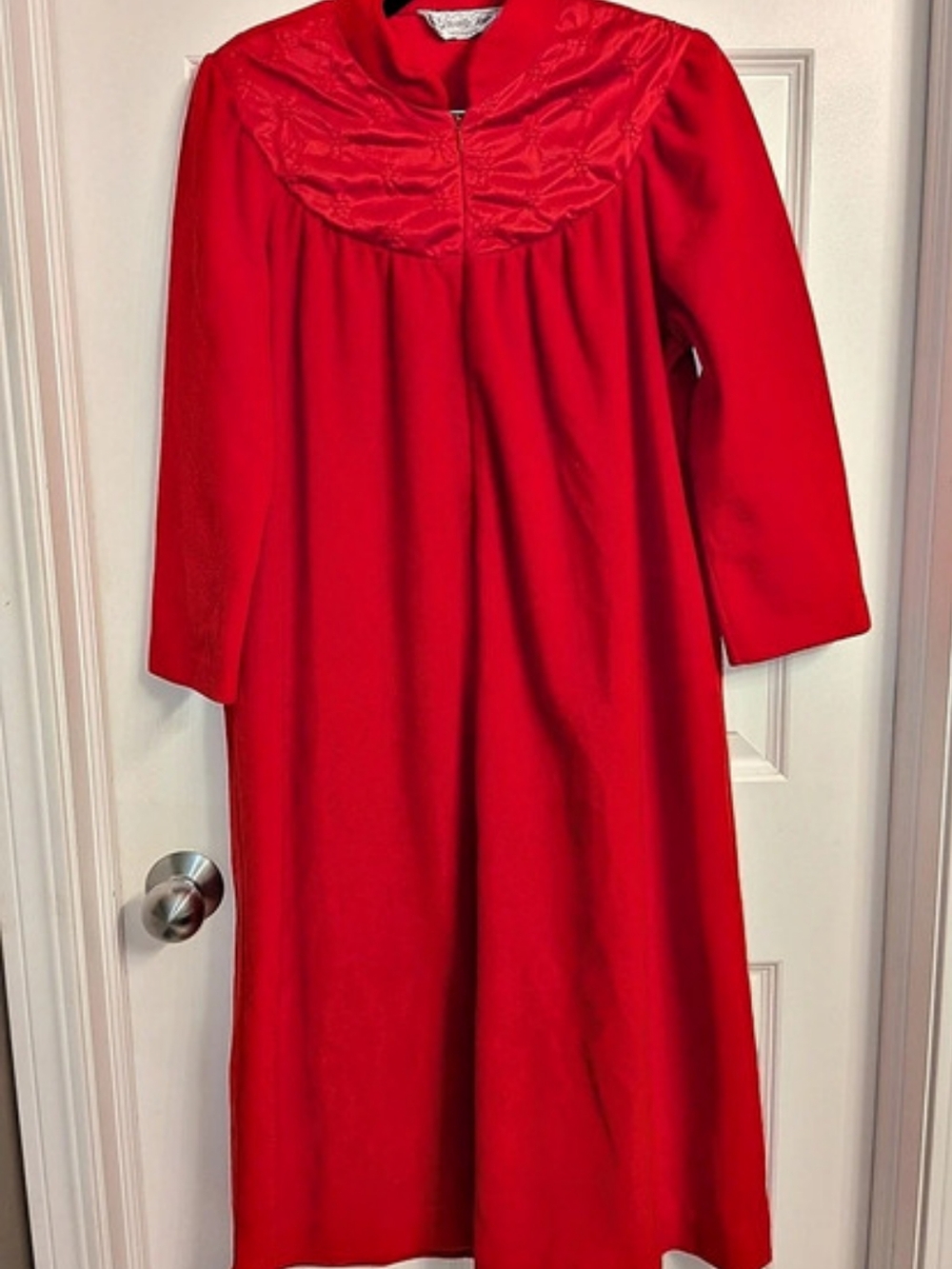Vintage 1970s Vanity Fair Red Petite Long Sleeve Robe